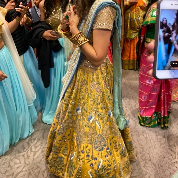 Anita Dongre Pichhwai lehengha blouse and dupattas - Picture 2 of 2